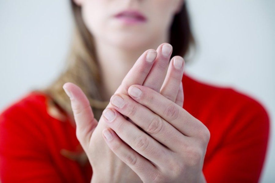 skausmas visų kūno sąnarių kas yra priežastis sustaines iš rankų pakenkti gali nervus