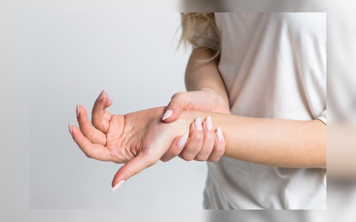 laikykite pirštus ir rankas sąnariai sąnarių skausmas artritas