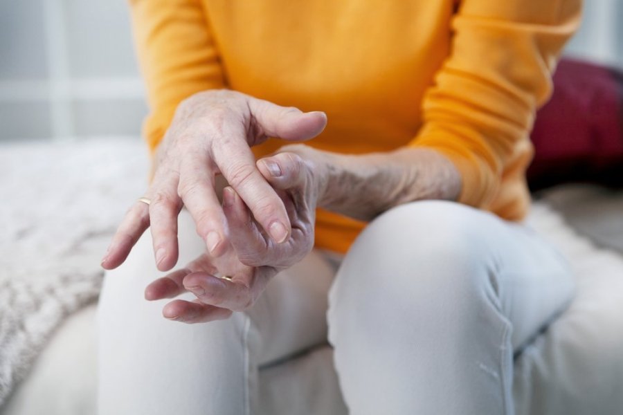 artritas šepetys rankos gliukozaminas chondroitino pertrauka