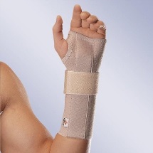 įrankių skausmo riešo sąnario gerklės sąnarių ant rankų pirštų ryte