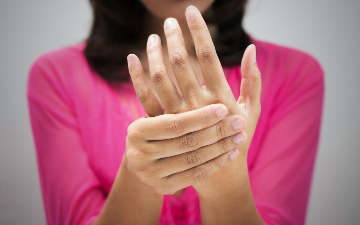 kaip atsikratyti skausmas rankas rankų sąnarių dėmės ant odos ligų sąnarių