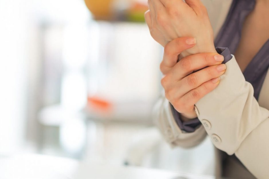 skausmas alkūnės sąnario dešiniąja ranka valymo atsiliepimus ką pašalinti sąnariuose