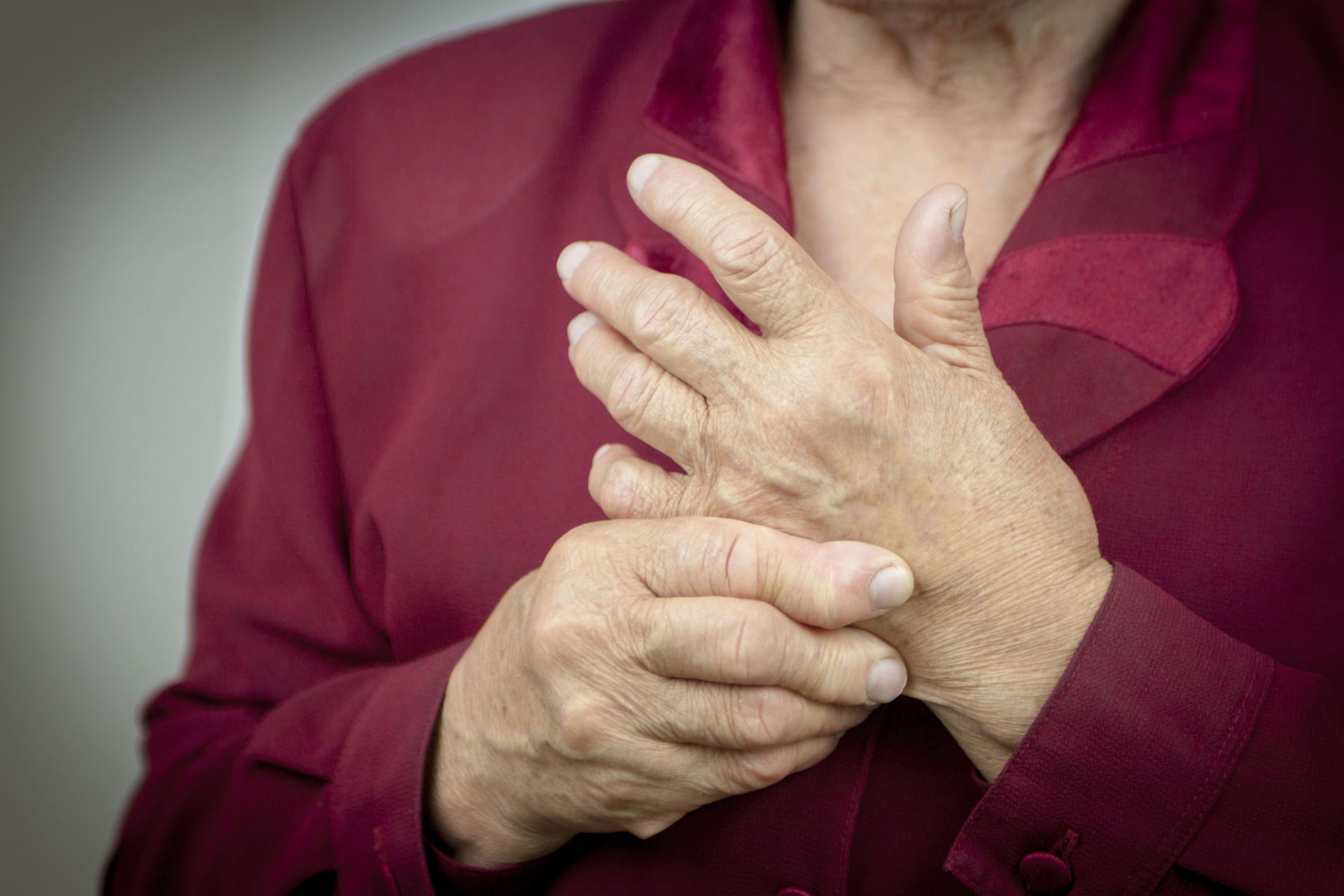 sąnarių skausmas rheumat liaudies gynimo priemonės su osteochondroze 3 laipsniais